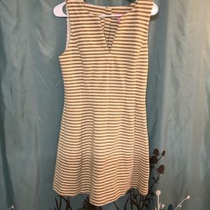 Lilly Pulitzer medium EUC Shift dress gold striped